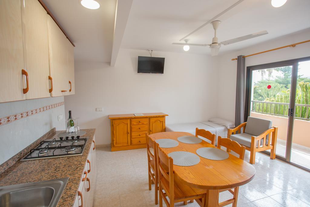 Apartamentos Zodiac San Antonio  Kültér fotó